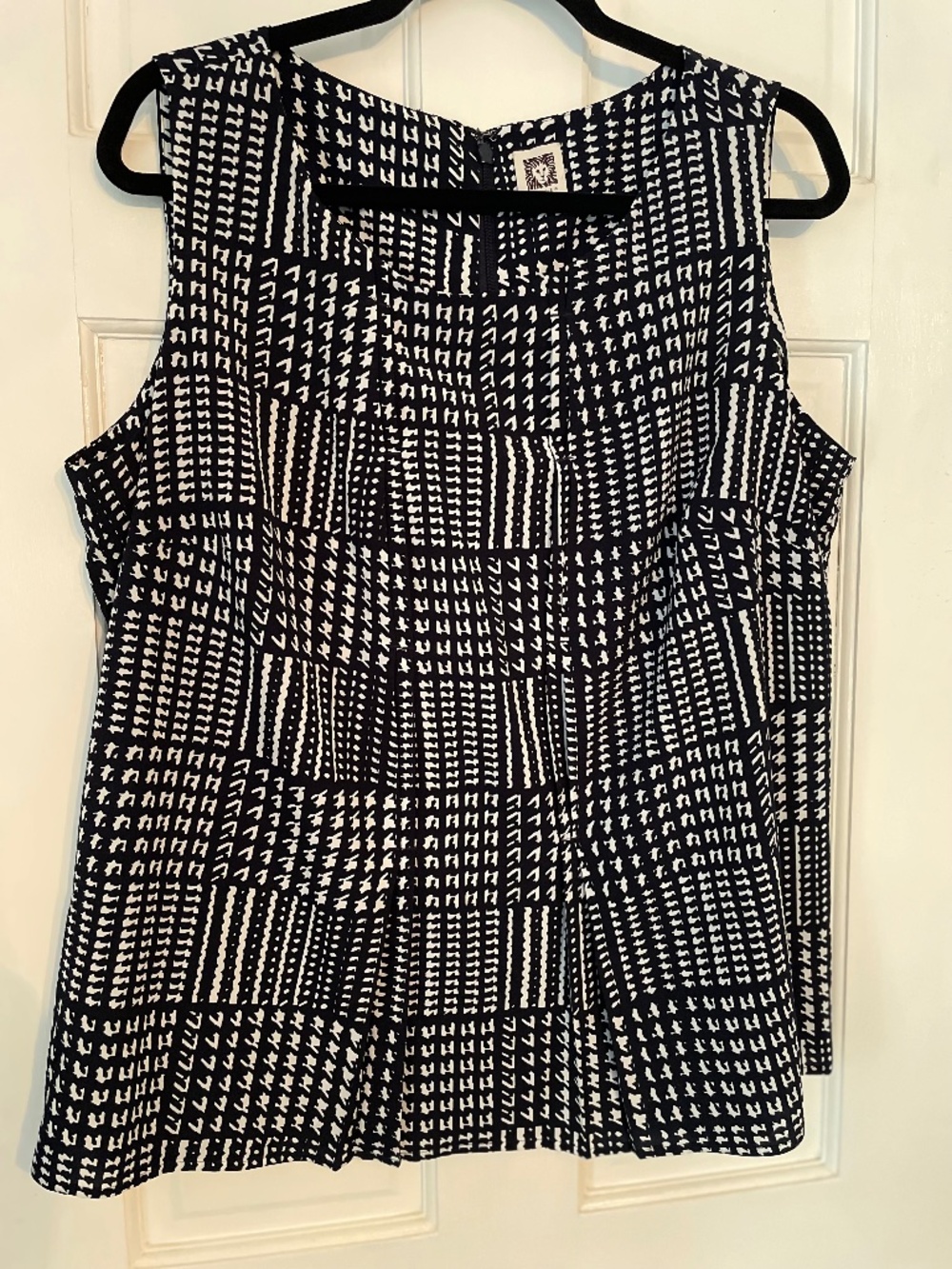 Anne Klein Navy Blue White Houndstooth Sleeveless Blouse